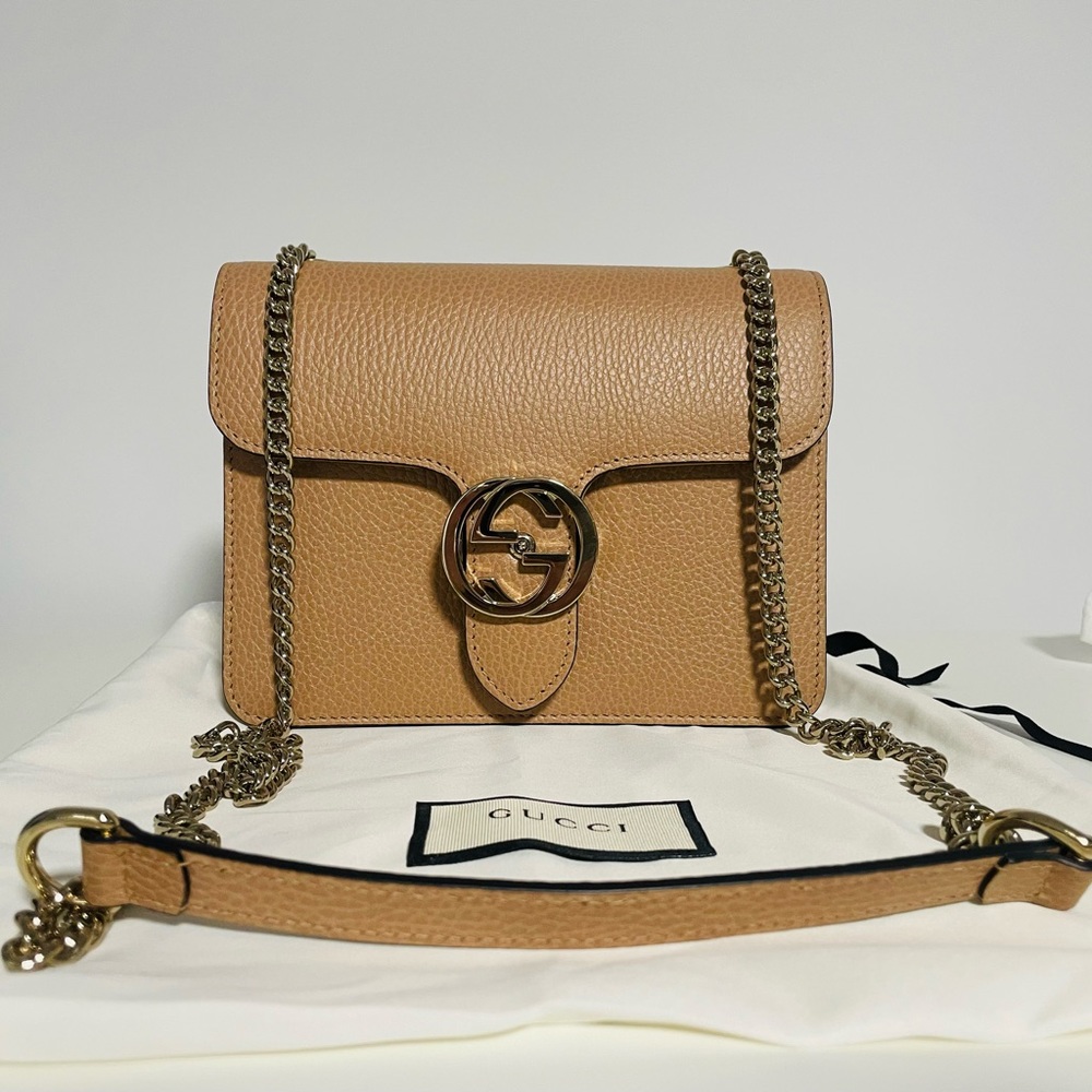 Authentic NEW GUCCI Interlocking G Chain Beige Leather Shoulder Bag.